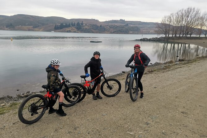 Lake Dunstan Cycleway with E-Bike hire and Shuttle service - Riding between Cromwell and Clyde