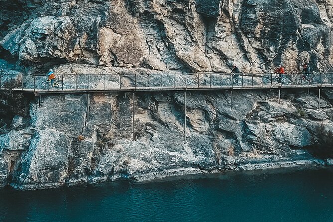 Lake Dunstan E-Bike Trail Adventure - Starting in Clyde’s historic heart