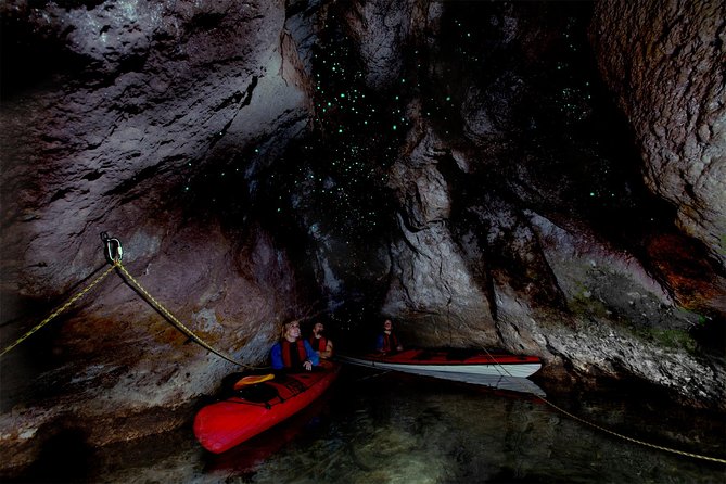 Lake Rotoiti Evening Kayak Tour including Hot Springs, Glowworm Caves and BBQ Dinner - The opening paddle across Lake Rotoiti