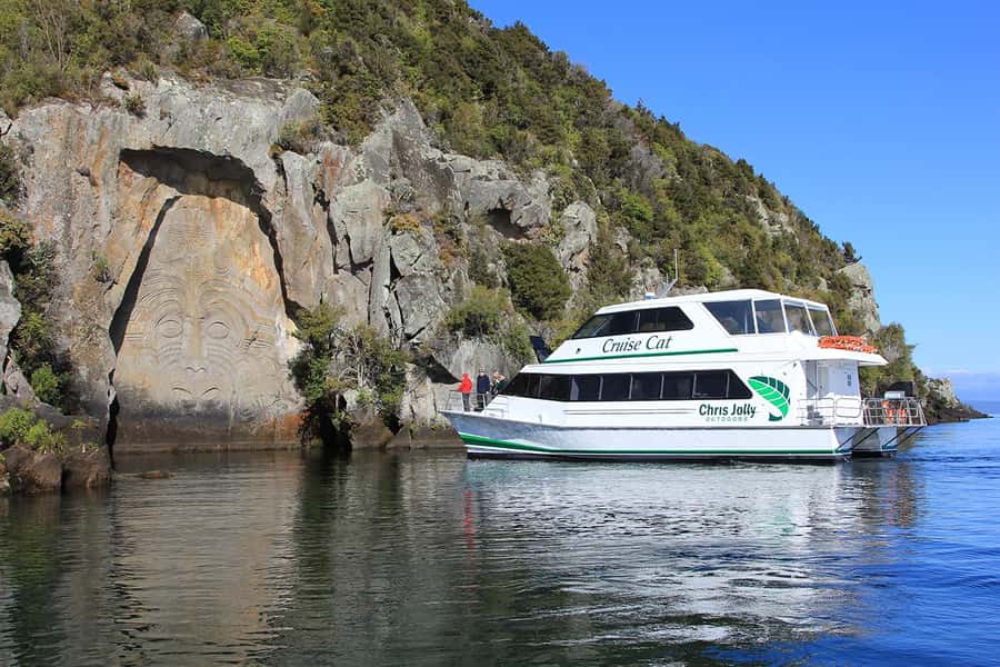 Lake Taupo: 1.5-Hour Māori Rock Carvings Cruise - Why seeing Lake Taupō by boat makes sense