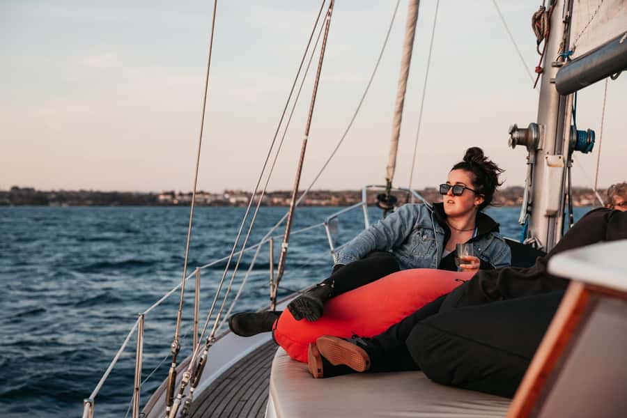 Lake Taupo: Classical Sailing to the Māori Rock Carvings - Choosing the best departure time