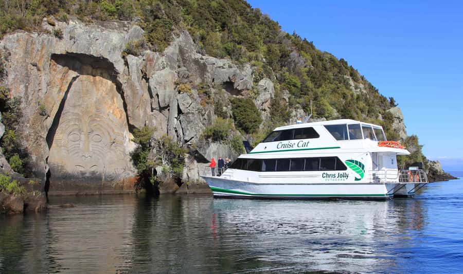 Lake Taupo: Maori Rock Carvings 10.30 AM 1.5-Hour Cruise - Commentary that adds value to the view