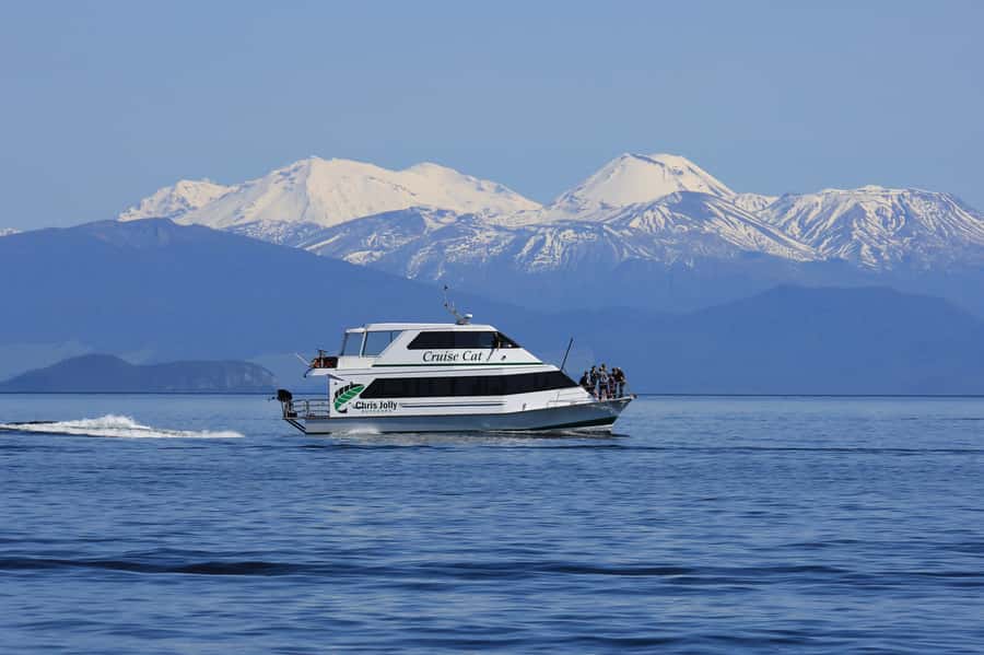 Lake Taupo: Maori Rock Carvings 8.30 AM 1.5-Hour Cruise - Why the live commentary matters