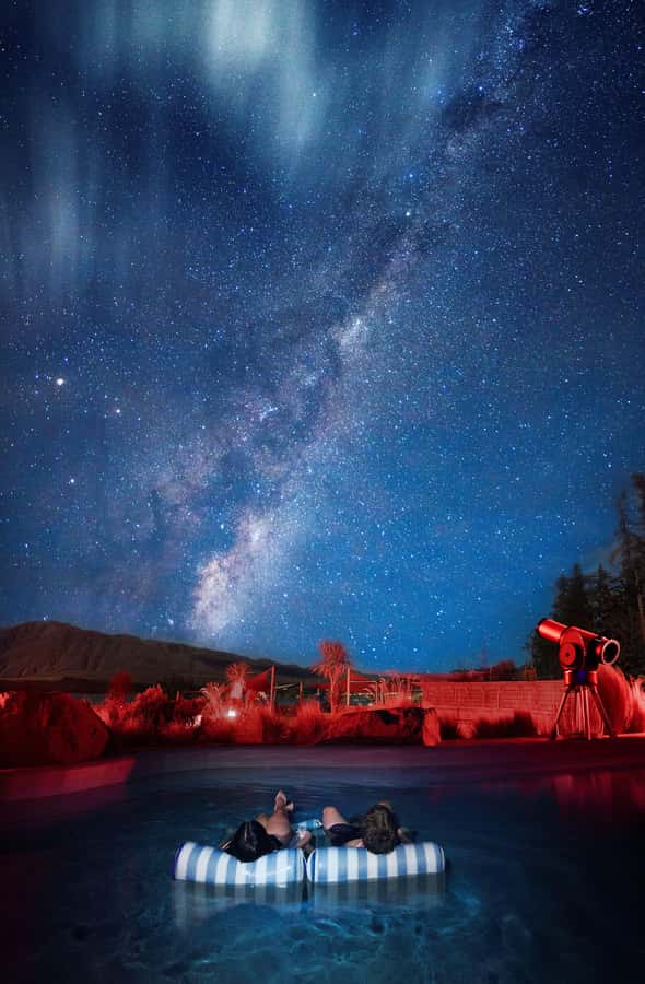 Lake Tekapo: 1.5-Hour Hot Pools & Stargazing Experience - The drink, the mood, and the small comforts