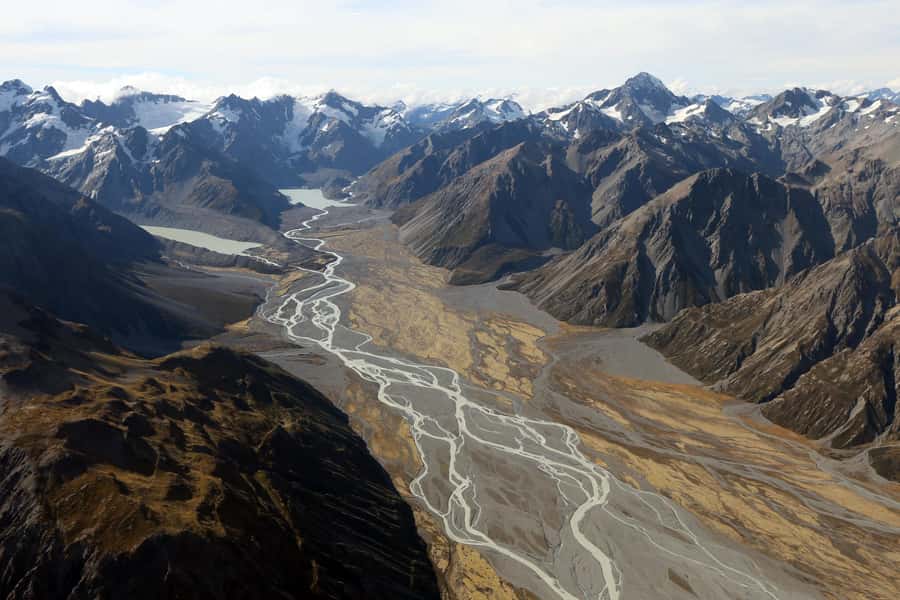 Lake Tekapo: 50-Minute Mount Cook and Beyond Scenic Flight - Why the pilot matters on a sightseeing flight