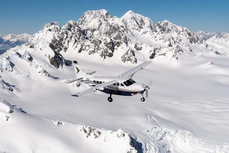 Lake Tekapo: 50-Minute Mount Cook and Beyond Scenic Flight - Aoraki Mount Cook and the Tasman Glacier from above