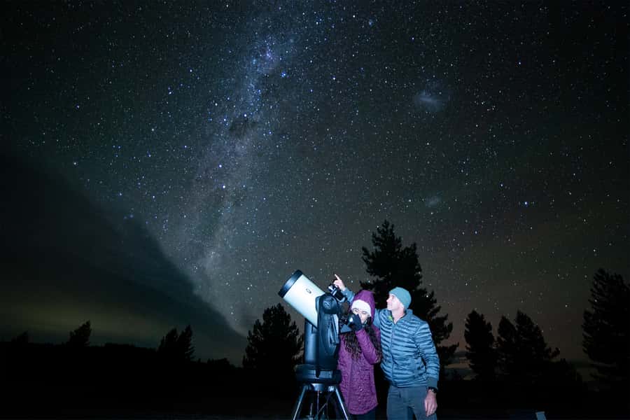 Lake Tekapo: Stargazing Experience - Meeting the guide near the Tekapo River