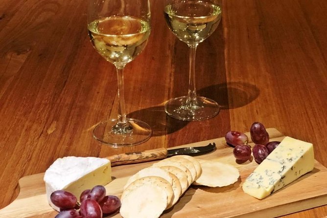 Lake Wanaka 1-Hour Cruise Including Wine and Cheese - Key things to know before booking