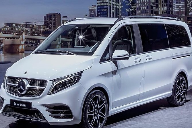 Luxury Airport transfers in Auckland - Auckland Airport to the CBD in about an hour