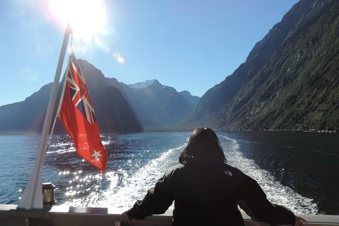 Luxury Milford Sound Coach and Scenic Cruise - A useful break at Lake Te Anau