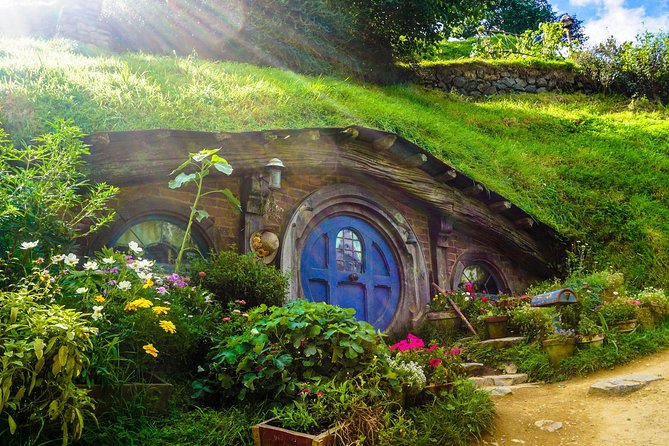Luxury Small group tour from Auckland to Hobbiton Movie Set - Who will get the most from this tour