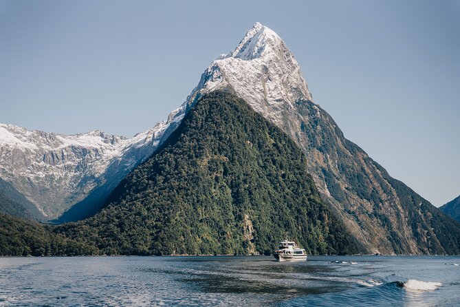 Milford Sound Coach, Cruise and Flight Sightseeing Tour from Queenstown - The 35 to 40 minute flight over Fiordland