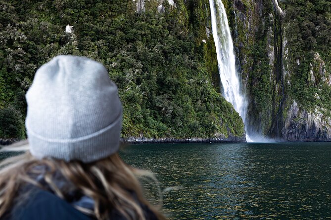 Milford Sound Flight and Cruise ex Queenstown (incl Lunch) - Pilot commentary is part of the experience