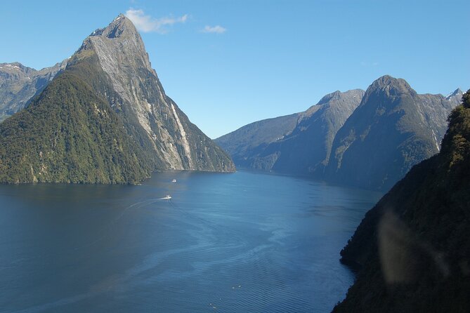 Milford Sound Helicopter Flight and Cruise from Queenstown - Why the pilot-guide matters