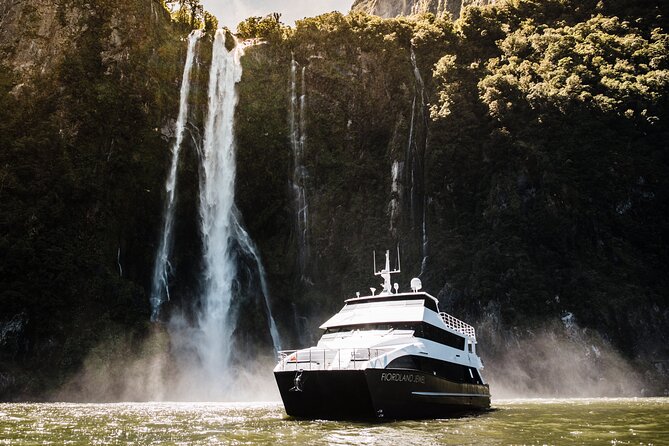 Milford Sound Luxury Lunch Cruise onboard The Fiordland Jewel - Key points at a glance