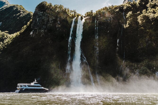 Milford Sound Luxury Lunch Cruise onboard The Fiordland Jewel - Lunch with Mitre Peak in view