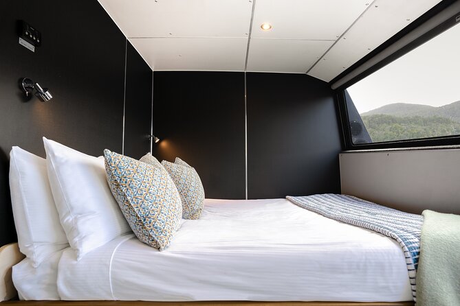 Milford Sound Overnight Cruise Fiordland Jewel - The Fiordland Jewel cabin and evening comforts