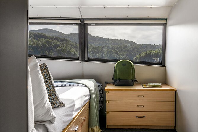 Milford Sound Overnight Cruise Fiordland Jewel - Wildlife, waterfalls, and Fiordland knowledge