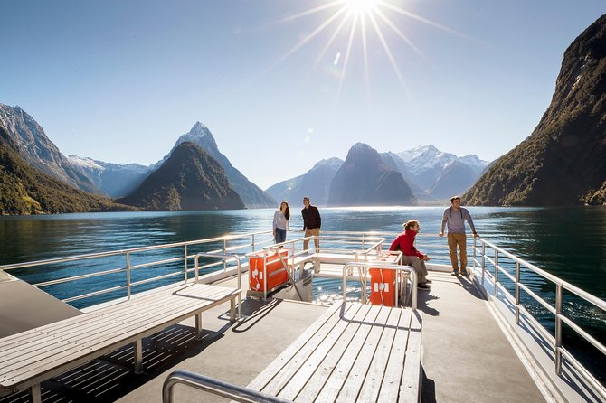 Milford Sound Premium Coach and Cruise with Lunch from Te Anau - Key points at a glance