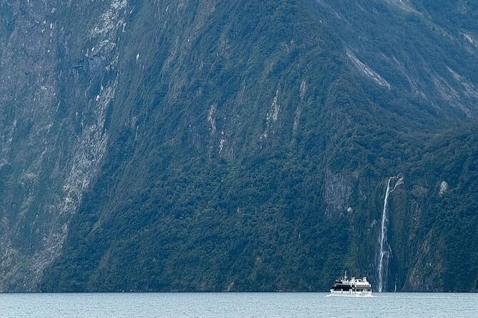 Milford Sound Private Day Trip from Queenstown via Te Anau - Fiordland National Park and the Milford Road