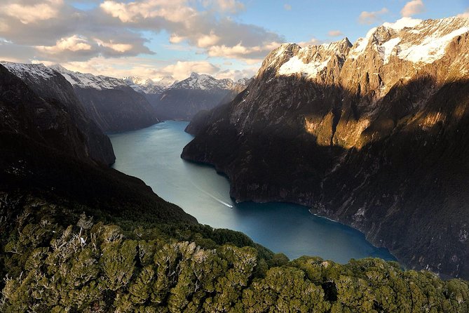 Milford Sound Scenic Flight with Landing from Queenstown - The outbound route over Queenstown and Skippers Canyon
