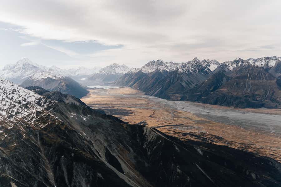 Mount Cook: Alpine Explorer 35 Minute Flight - Returning to Mount Cook after 35 minutes