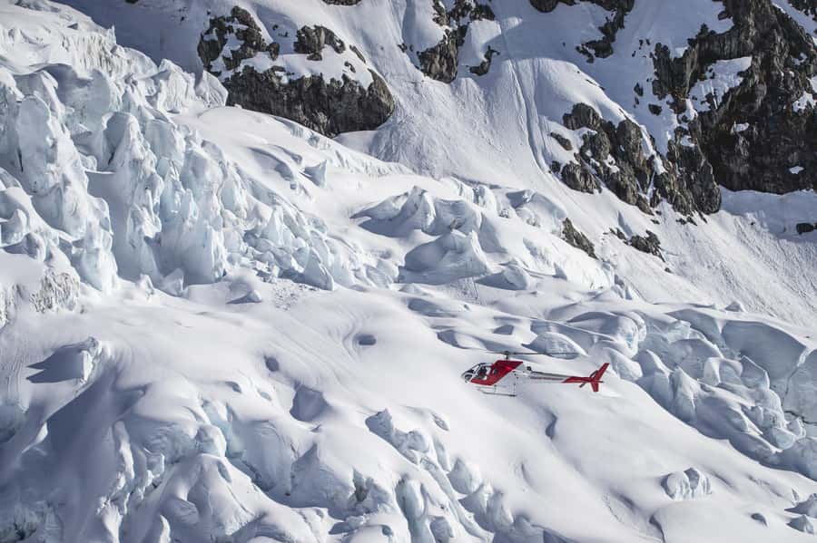 Mount Cook: Helicopter Flight with Alpine Landing - Crossing the lower Tasman Glacier