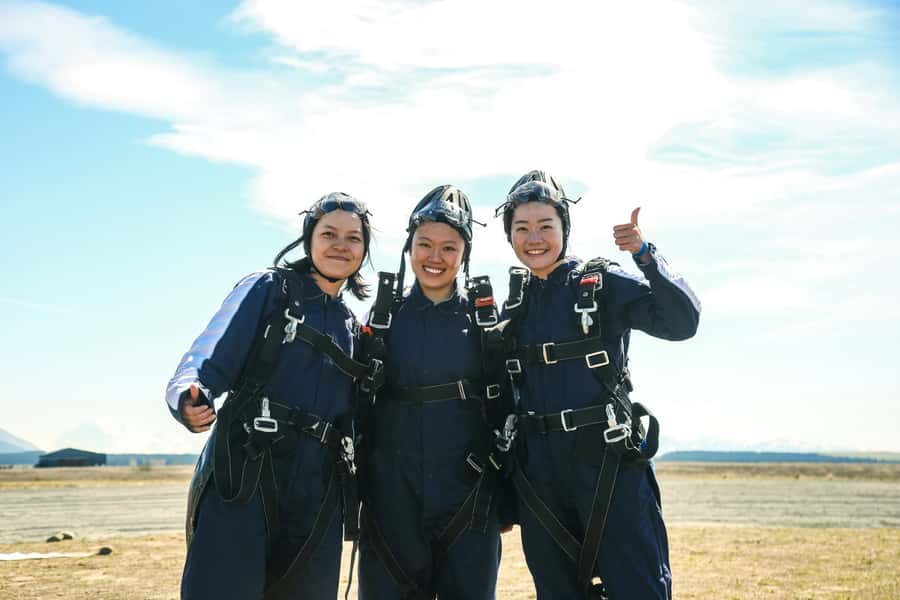 Mount Cook: Tandem Skydive Experience - Five minutes under the parachute