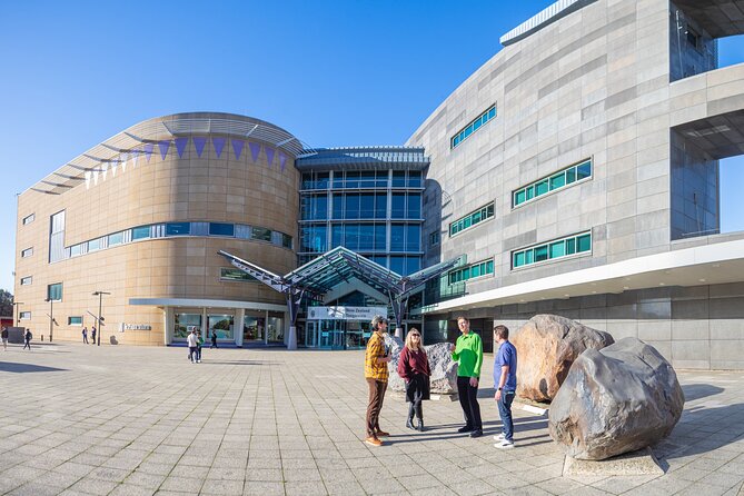 Museum of NZ Te Papa Tongarewa: International Visitor Entry - Stop 1: Entering the Museum of New Zealand
