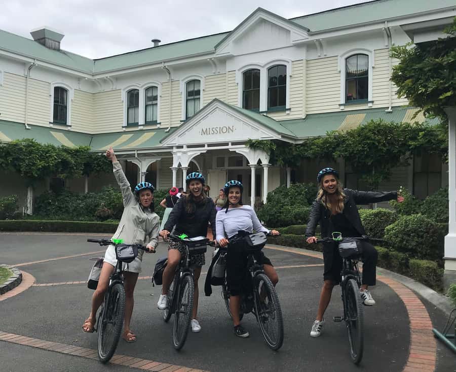 Napier: Cruise Self-Guided Cycle Ride to Winery - Half Day - Getting fitted with a standard bike or e-bike