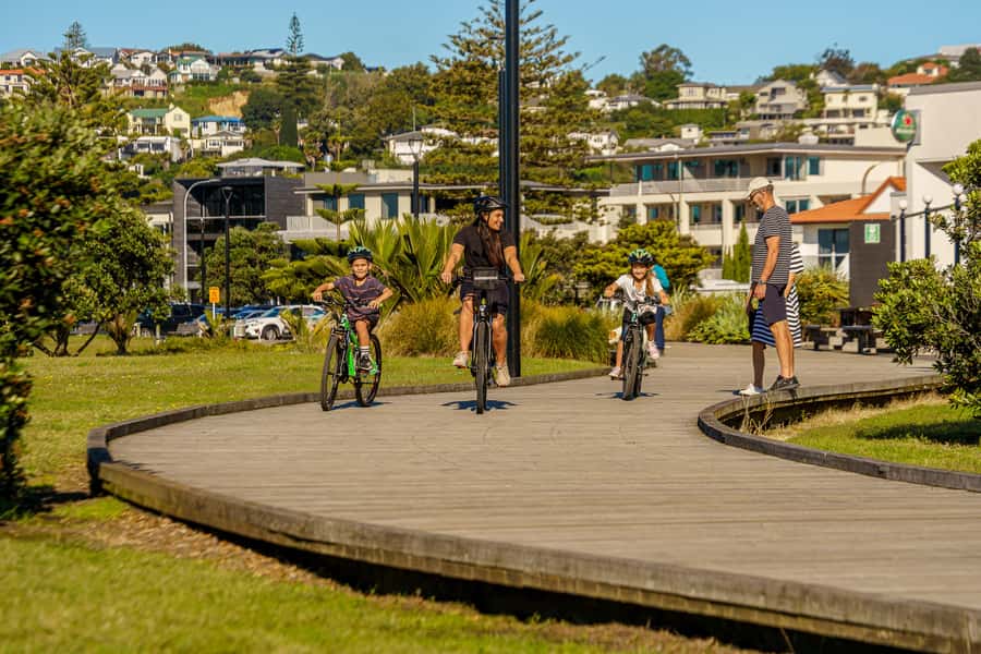 Napier: Cruise Self-Guided Cycle Ride to Winery - Half Day - The 50-kilometre Coastal Trail and its longer day