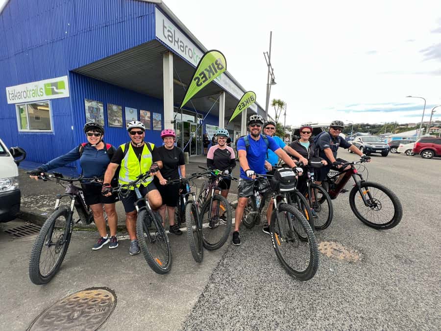 Napier: Cruise Self-Guided Cycle Ride to Winery - Half Day - Finding the green flags from the cruise shuttle