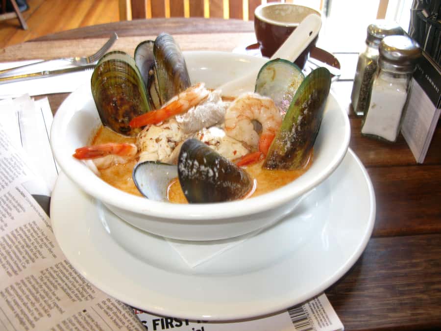 Nelson: Great Taste Trail Coastal Bike Ride to Mapua - The Hoglund Art Glass Studio detour