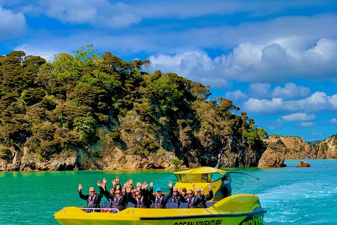 Ocean Adventure: Fast Boat to the Hole in the Rock - The skipper, commentary, and group size