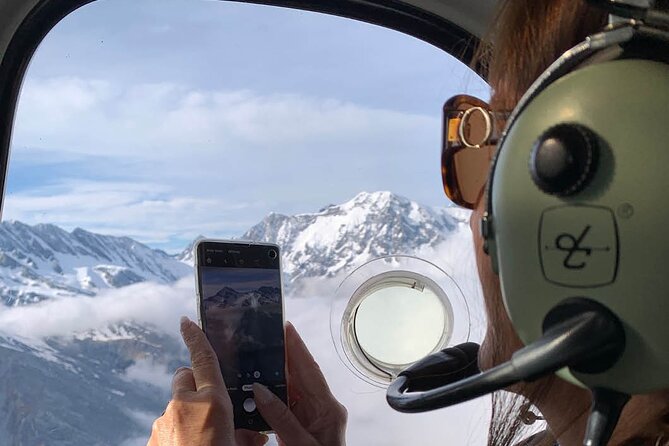 Pilot’s Choice: 2 Glaciers & Snow Landing – 35min - Is $300.98 per person good value?