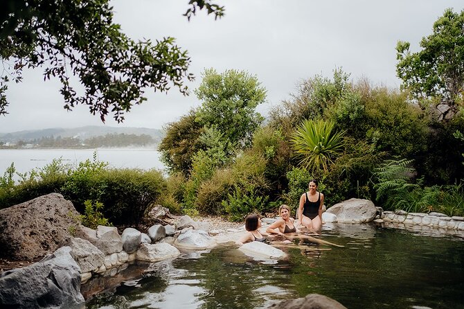 Polynesian Spa Rotorua: Deluxe Lake Spa Hot Spring Bathing - Crowds, comfort, and the family-friendly trade-off