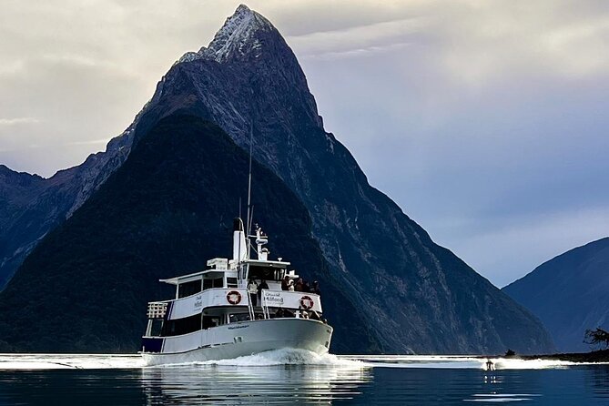 Premium Milford Sound Tour Including Cruise, Flight & Lunch - Eglinton Valley And The First Big Mountain Views