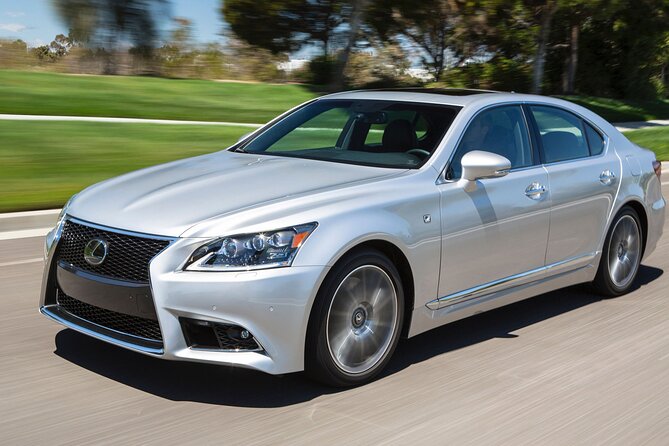 Premium Private Auckland Airport Transfer – Door to Door - Landing at Auckland International Airport