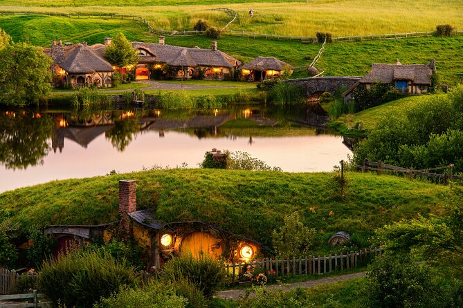 Private 3 Days Tour From Auckland: Hobbiton, Hamilton, Rotorua & Waitomo Caves - Day 2: Rotorua’s geothermal sights, gardens, and lake