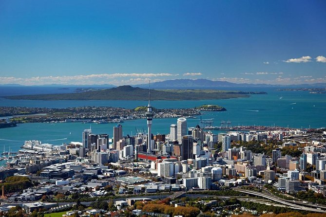 Private Auckland City Tour For Small Group in a luxury vehicle. - What this private Auckland tour does well