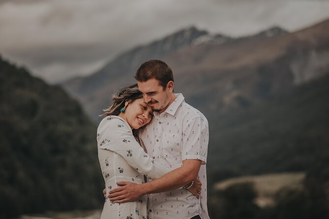 Private Couples Photo Shoot in Queenstown - Aiste’s approach to awkward couples