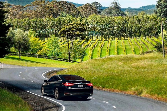 Private Luxury Airport Transfers in Auckland – Sedans & Vans - The roughly 50-minute ride into Auckland