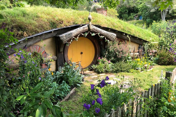Private Luxury Tour to Hobbiton Movie Set & Waitimo Glowworm Cave - Booking, weather, and cancellation details