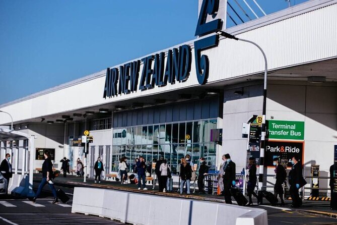 Private One-Way Transfer: Auckland Airport to Auckland City Hotel - Auckland Airport to the city, without the usual arrival hassle