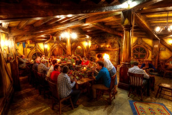 Private tour - Hobbiton Movie Set Evening Banquet Return from Auckland - Arriving at Hobbiton in the fading light