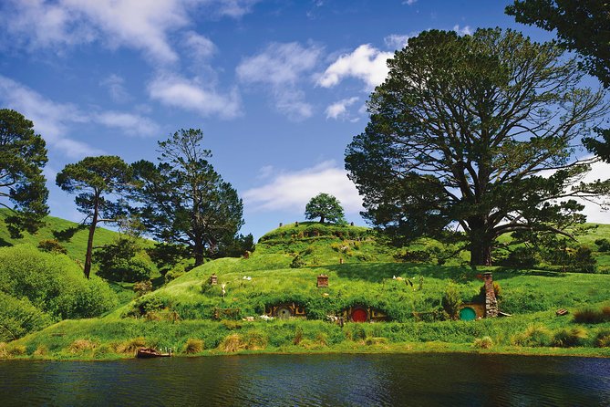 Private tour - Hobbiton Movie Set Evening Banquet Return from Auckland - Lanterns, village paths, and the return journey