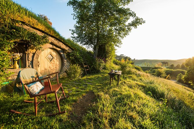 Private tour - Hobbiton Movie Set Evening Banquet Return from Auckland - Who will enjoy this evening tour most