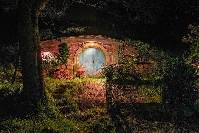 Private tour - Hobbiton Movie Set Evening Banquet Return from Auckland - Practical details that can affect your decision