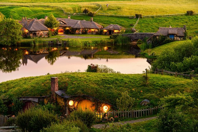 Private tour - Hobbiton Movie Set Evening Banquet Return from Auckland - The Green Dragon Inn and the Hobbit feast