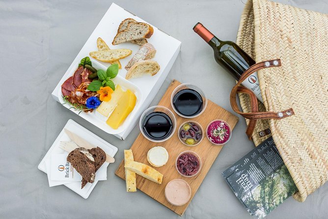 Private Tour - Horse Riding, Wine Tasting and Art Trail - Following New Zealand’s art trail